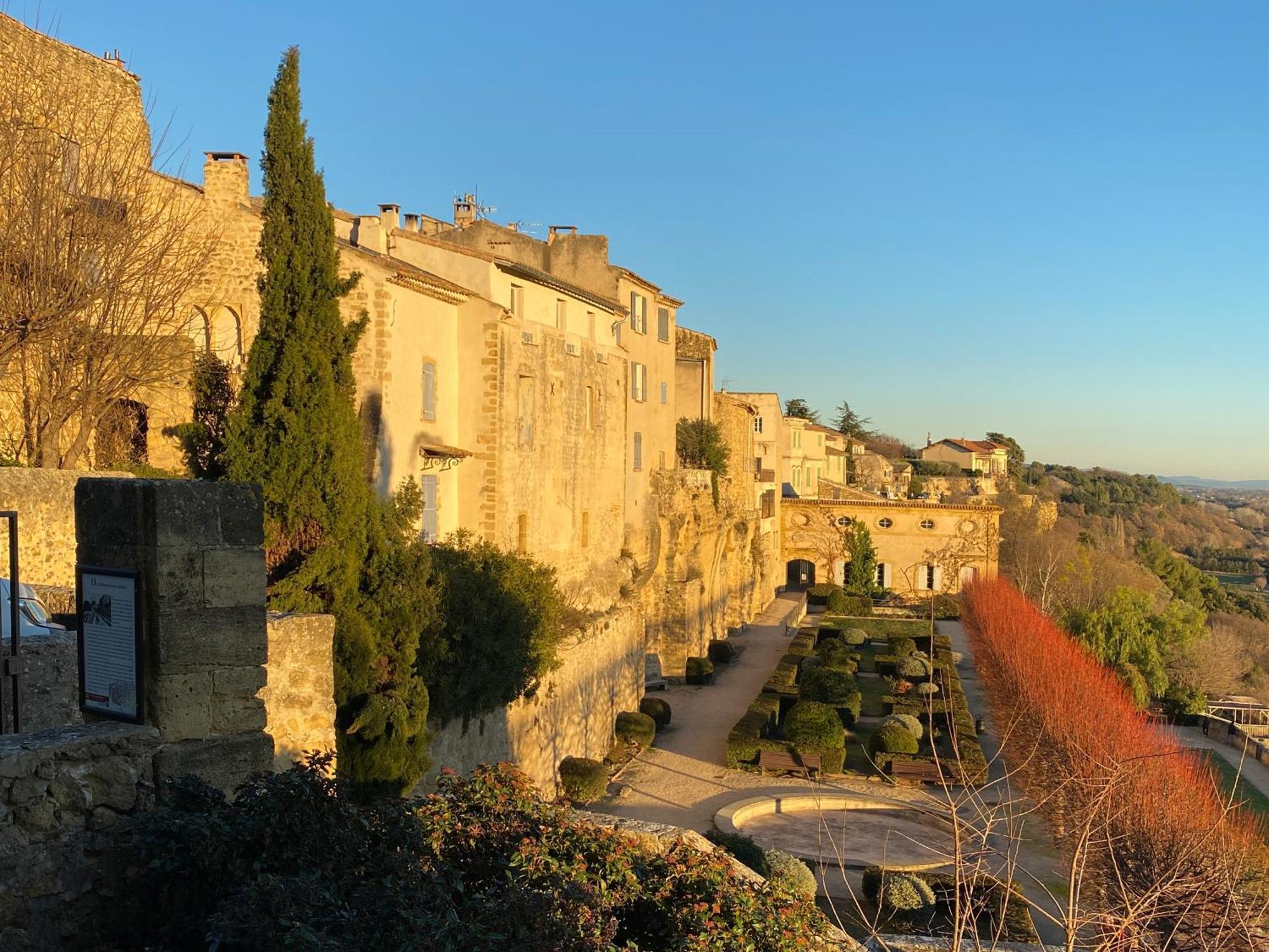 Clementine - Joli Studio Prive Avec Clim Calme A 70 M Du Centre Village De Lauris Luaran gambar
